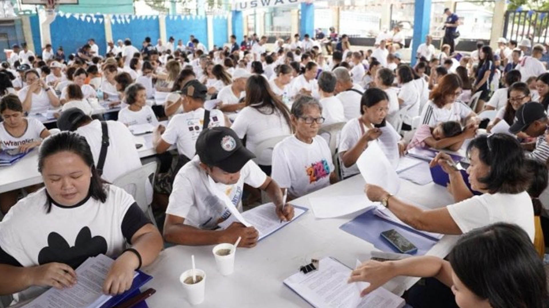 Iloilo City Formalizes Home Ownership Of 517 Households